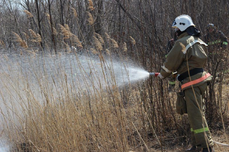 Хабаровск заволокло густым дымом от палов и бытовых пожаров