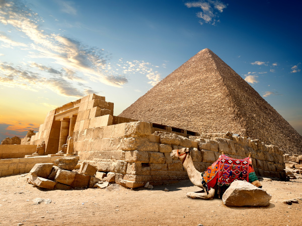 В египетских пирамидах обнаружили инопланетные технологии