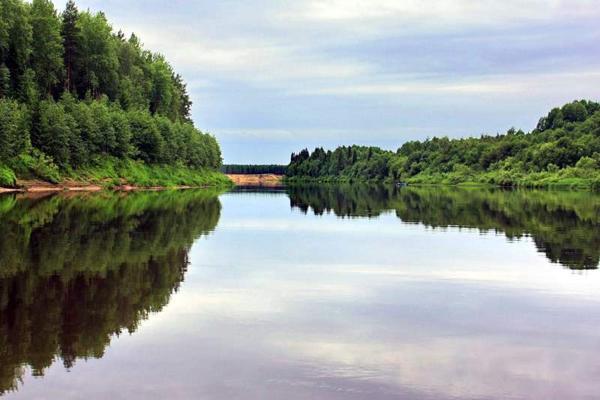 Берег самого глубокого озера в Кировской области очистили от мусора