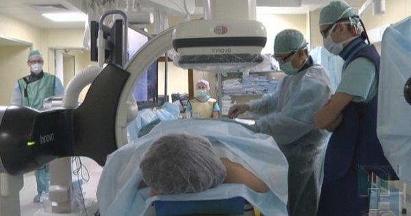 Пациенту в Новосибирске хирурги впервые ввели кардиостимулятор через артерию