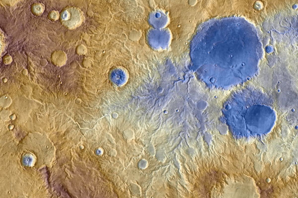 На Марсе нашли более 30 озер