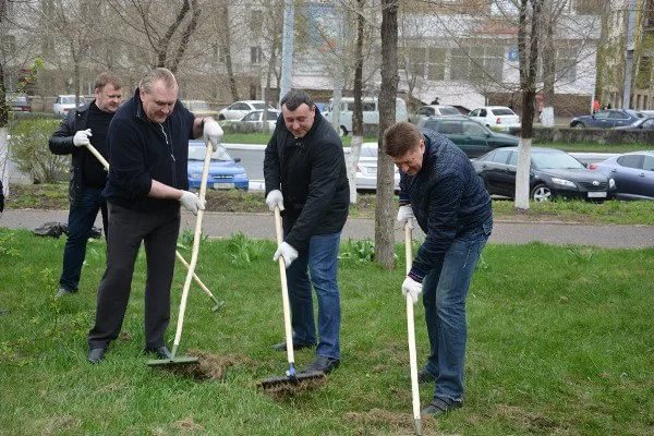 Жители Оренбурга вышли на субботник в честь Всемирного дня чистоты