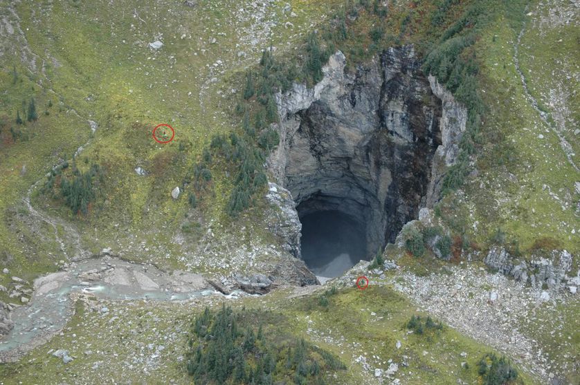 В Канаде обнаружена огромная пещера