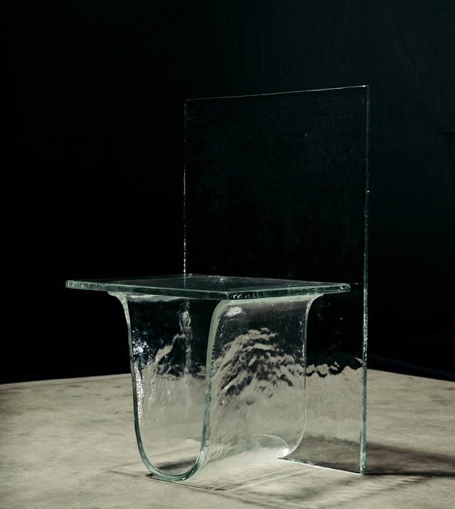Японский дизайнер разработал стеклянную мебель