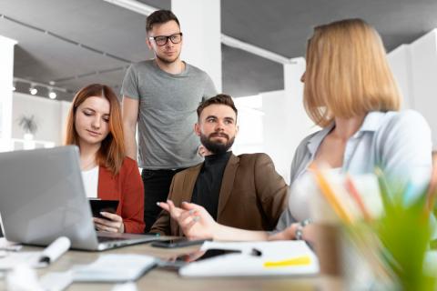 Работодатели больше не смогут снижать премии более чем на 20%: что изменится с сентября 2025 года