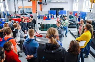 Школьники Камчатки посетили заводы, архив и суд в рамках профтуров — ИА Камчатка