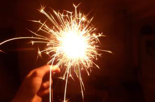 Человек сгорел до пепла - а кресло цело: как эффект фитиля и пиротон объясняют случаи самовозгорания