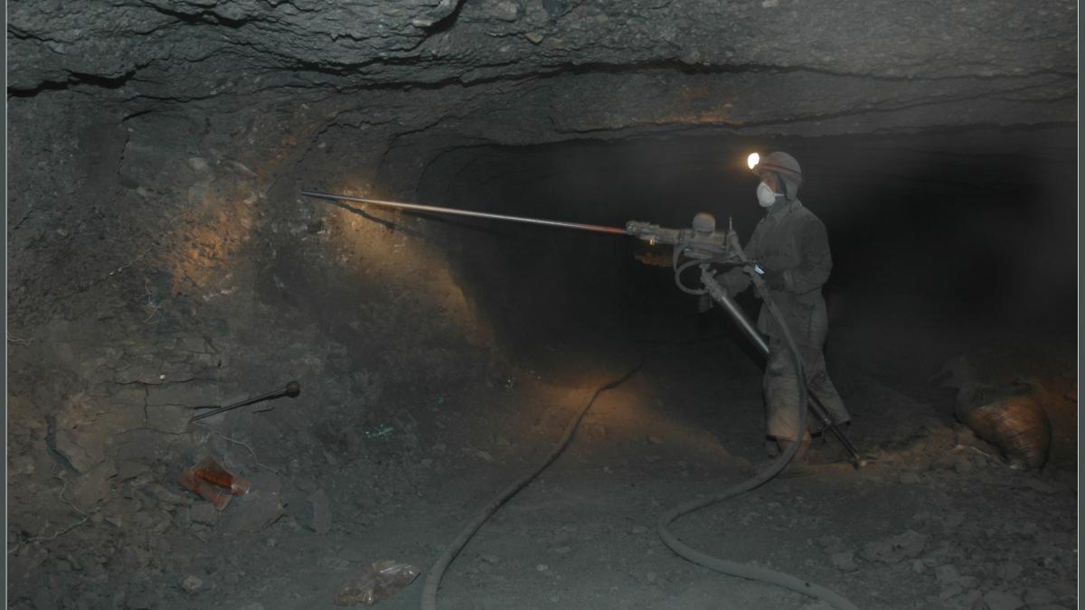 Буровые работы на золодобывающей шахте, месторождение Рывеем