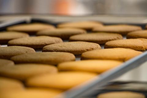 Смешайте муку, орехи и немного клена — и получите идеальный десерт для холодных дней