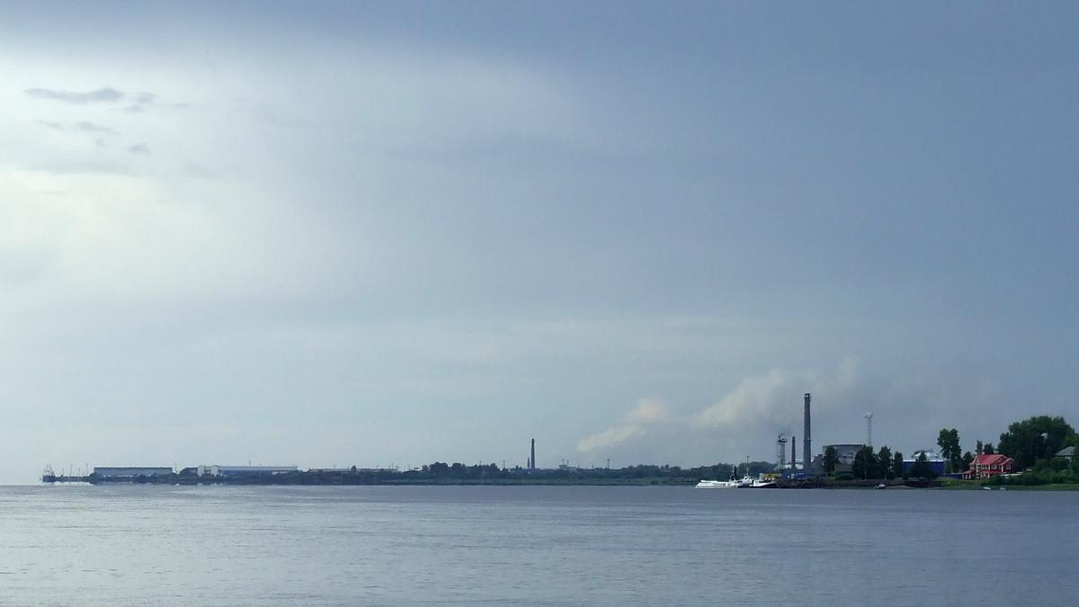 Онега, вид на порт и северо-западную часть города. Устье реки Онега.