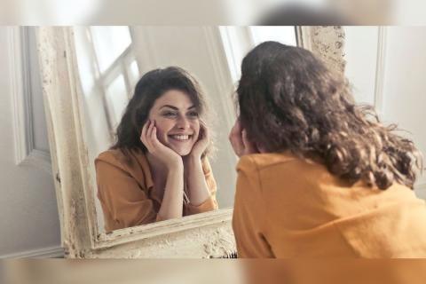 Эксперимент с зеркалом: почему 90% людей видят галлюцинации, посмотрев себе в глаза