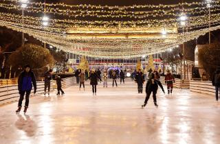Дети осваивают катание на коньках с трёх лет — тренер Раевский