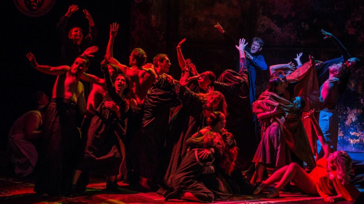 Сцена из спектакля театра Модерн Юлий Цезарь. LIVE