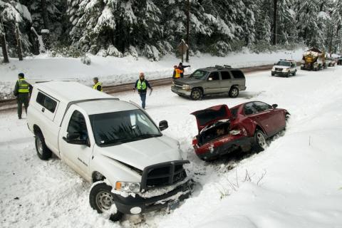 Авария на зимней дороге