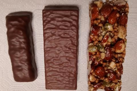 Роскачество: сахар в злаковых батончиках скрывают под сиропами и патокой