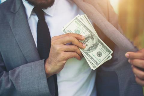 Банк России: покупка валюты населением в июле выросла на 53%