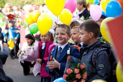 Многодетные семьи в выигрыше: как получить до 14 тысяч рублей на школьную форму в Москве