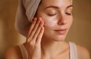 Пять шагов осеннего увлажнения: как вернуть коже мягкость и сияние