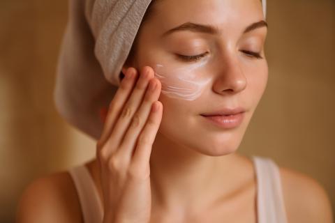 Пять шагов осеннего увлажнения: как вернуть коже мягкость и сияние