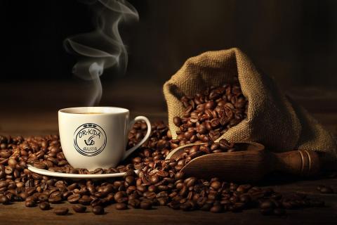 Утро начинается не с кофе, а с ритуала: почему чашка в тишине способна изменить весь день