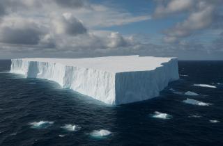 Айсберг A23a утратил статус крупнейшего на планете — ААНИИ