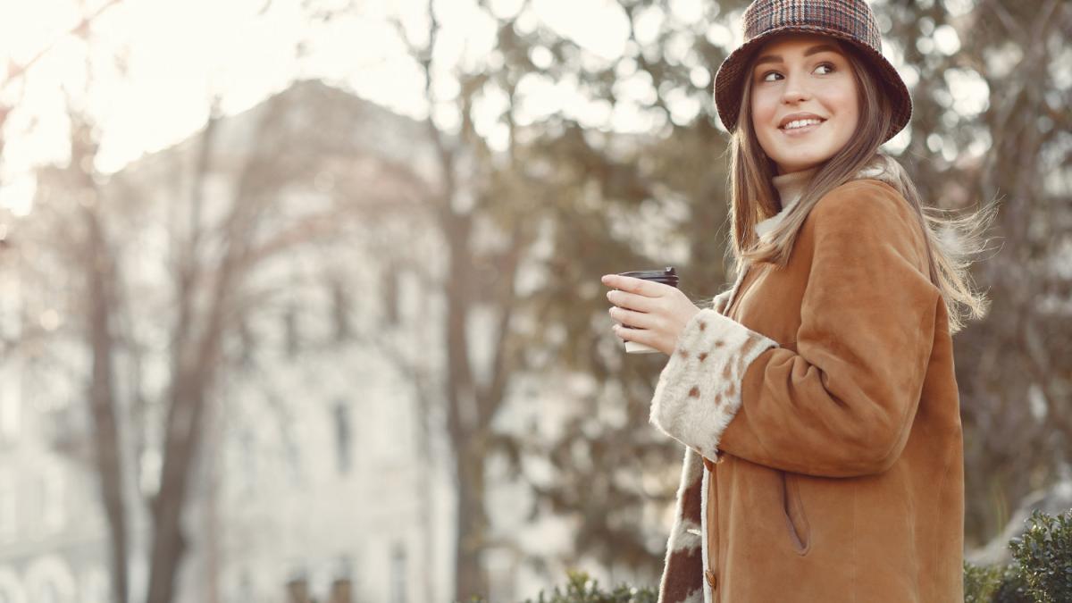 девушка с кофе