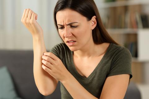 Хронический зуд ночью может указывать на лимфому — Мясников, врач