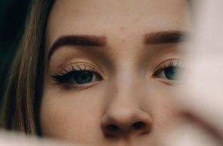 Как осознанный взгляд делает лицо привлекательнее: эффект доверия работает лучше макияжа