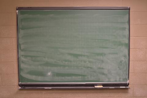В Архангельской области четырех учеников выгнали с ОГЭ из-за наличия шпаргалок