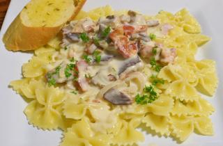 Добавила в соус одну щепотку — и аромат пасты стал таким, что соседи заглянули в гости