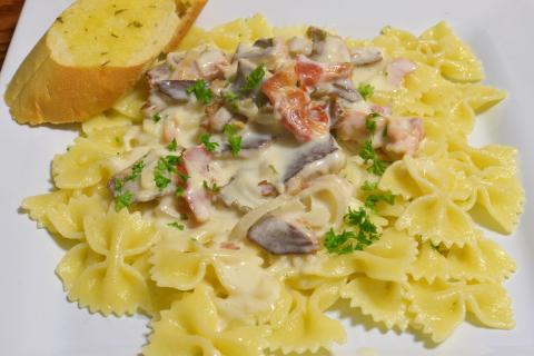 Добавила в соус одну щепотку — и аромат пасты стал таким, что соседи заглянули в гости