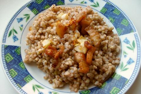 Сушёные грибы добавили каше насыщенный лесной вкус — нутрициологи