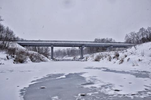 МЧС ищет мужчину после провала трактора под лёд у села Порог
