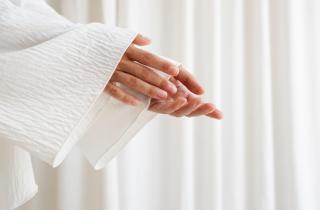 Почему крем работает только на влажной коже: главный секрет ухода, о котором забывают