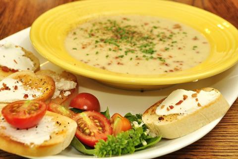 Кусочки сушёного мяса, немного ягод — и суп, который питает даже в мороз