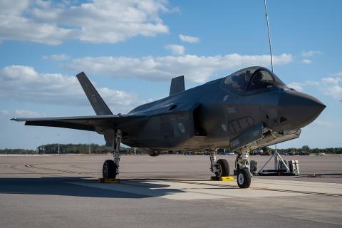 В Керале используют застрявший F-35 для продвижения туризма — пост стал вирусным