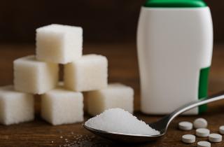 Сладкая жизнь под угрозой: сахар стремительно дешевеет из-за моды на похудение