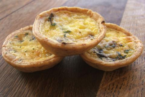 Паста сохранила форму в тарталетках благодаря сливочному сыру — домохозяйки