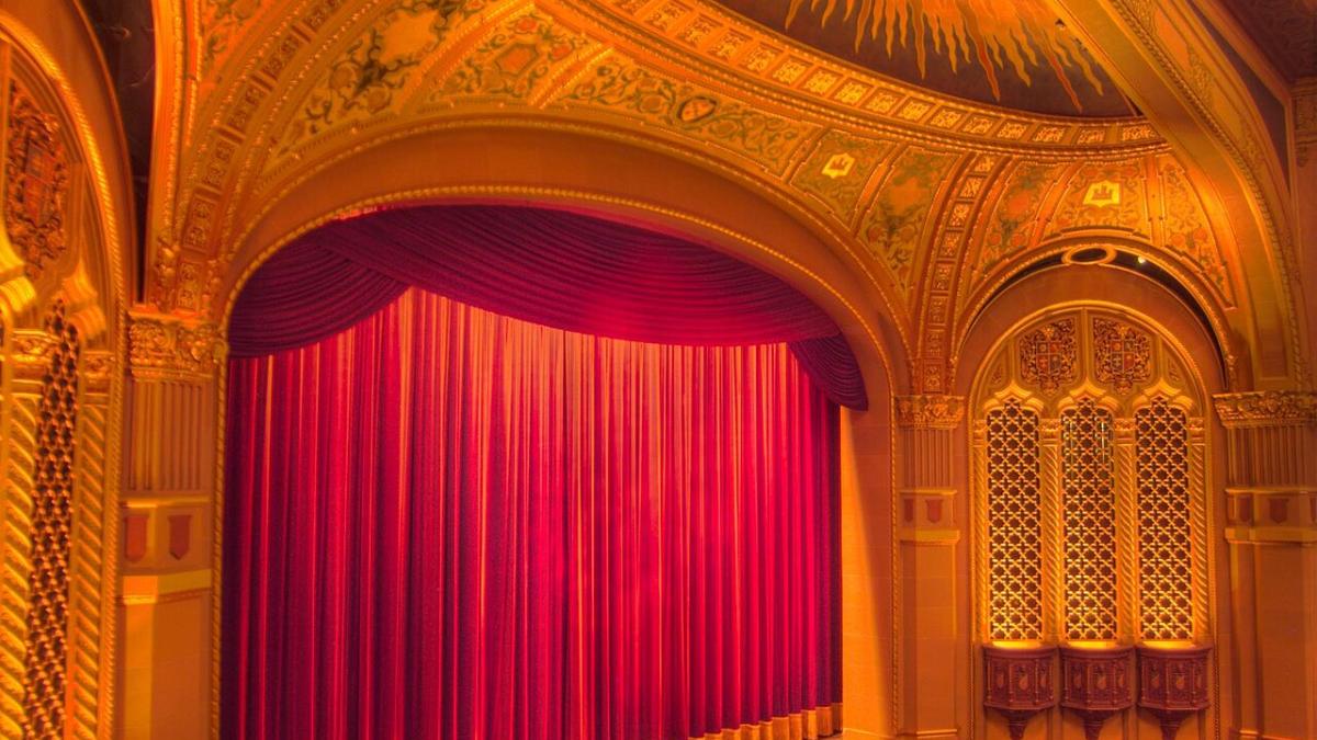 Театральная сцена