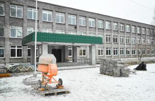 Глава Карелии проверил ход ремонтных работ в школе и Доме культуры Беломорска