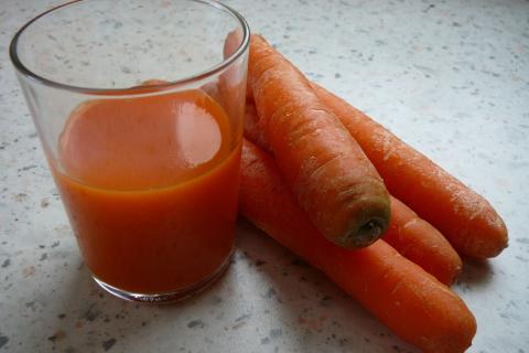 Морковно-апельсиновый шот помогает бороться с вирусами — врачи