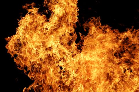 В Амурской области дети подожгли два КамАЗа при игре со спичками