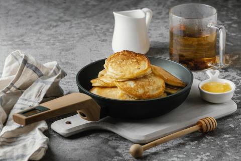 Педиатры рекомендуют сырники с изюмом как полезное блюдо для детей