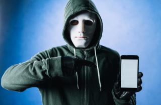 Добро пожаловать домой — без связи: зачем операторы блокируют сим-карты после поездок