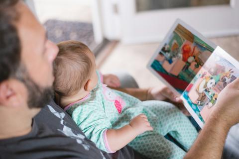 Учёные: дети, которым читают книги с младенчества, лучше учатся в школе