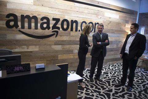 Безос продал акции Amazon на $665 млн — и это не предел