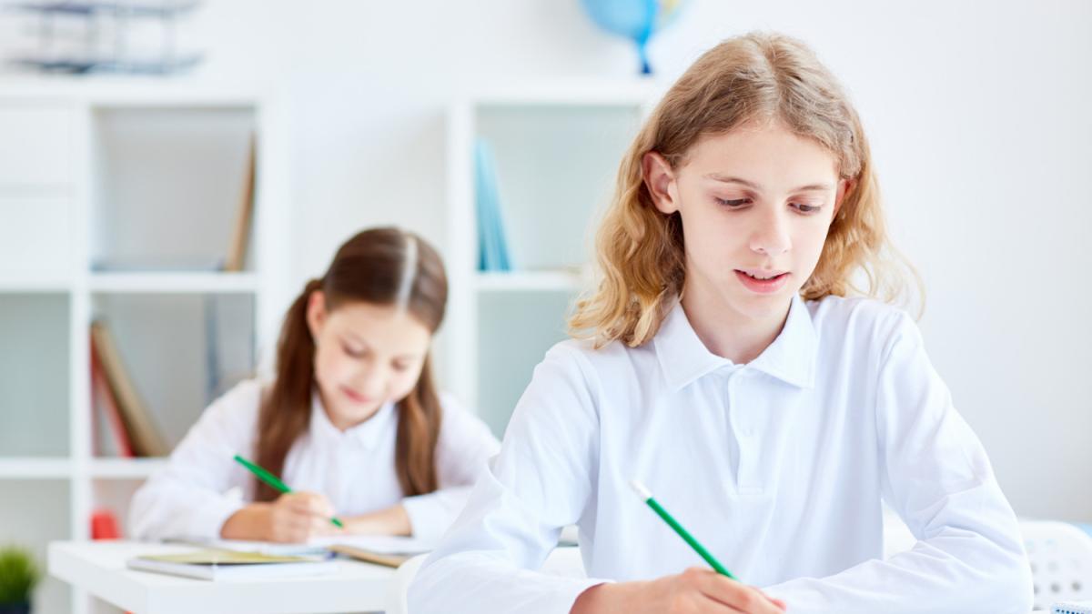 дети сдают экзамен