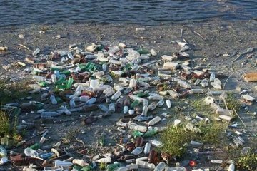 Жители Владивостока собрали 4 тонны мусорных отходов на морских субботниках