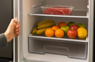 Фрукты при грудном вскармливании: что можно маме, а что — под запретом