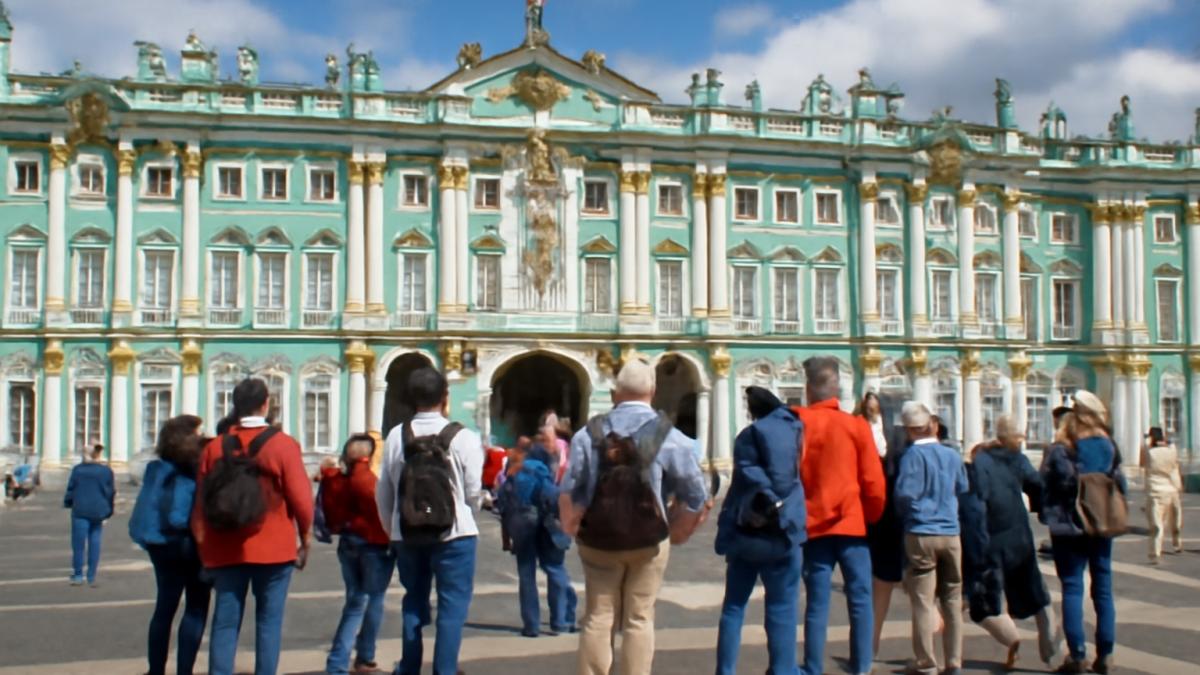 Туристы у Эрмитажа Туристы у Эрмитажа